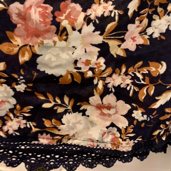 FREE* AEO tie halter top! *w purchase - Picture 4 of 6